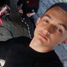 Фотография мужчины Юрий, 20 лет из г. Новосибирск