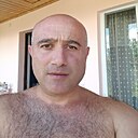 Zauri, 42 года