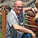 Gabriel Victor, 53 года
