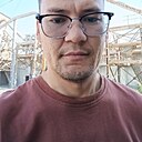 Armani, 32 года