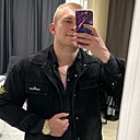 White, 24 года