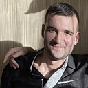 Exclusiv, 33 года
