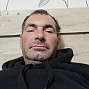 Лев, 42 года