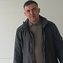 Лев, 33 лет